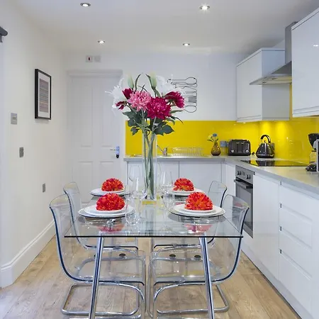 Charming Tower Bridge Apartment